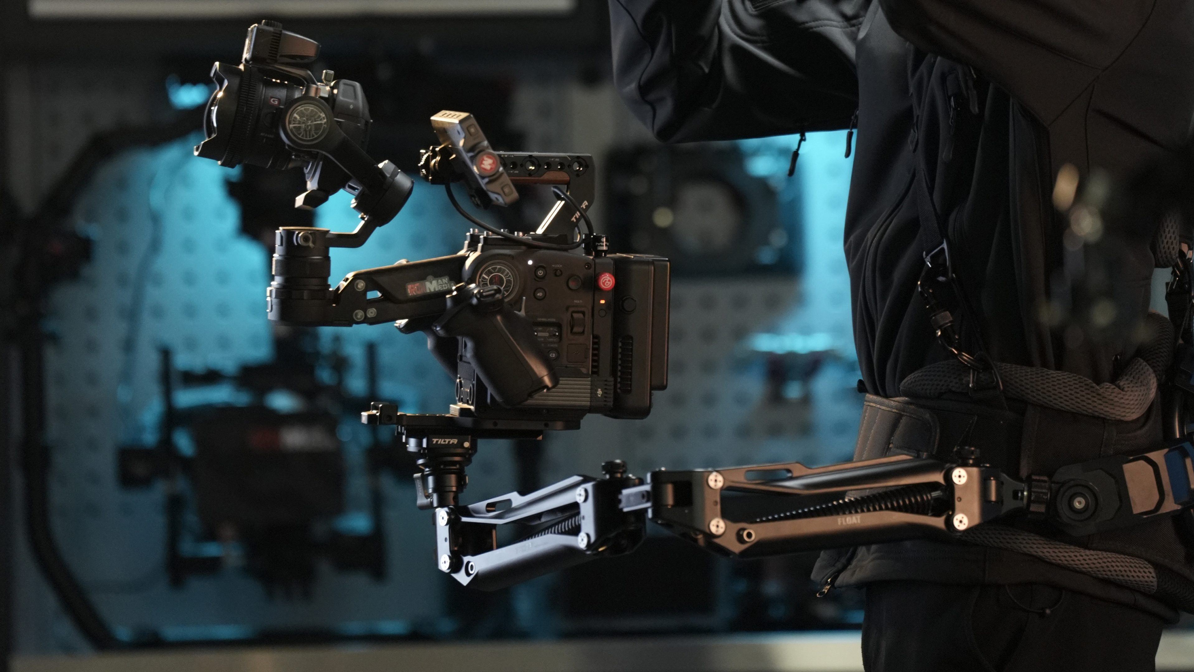 イルミさん専用TILTA FLOAT二刀流(T01-V)+ T01-QPA Tilta Float Handheld Gimbal Support System - V